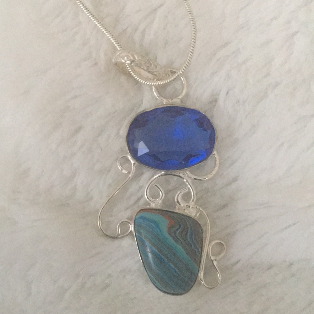 PENDANT CASILICA AND BLUE TOPAZ HAND SET IN SILVER
